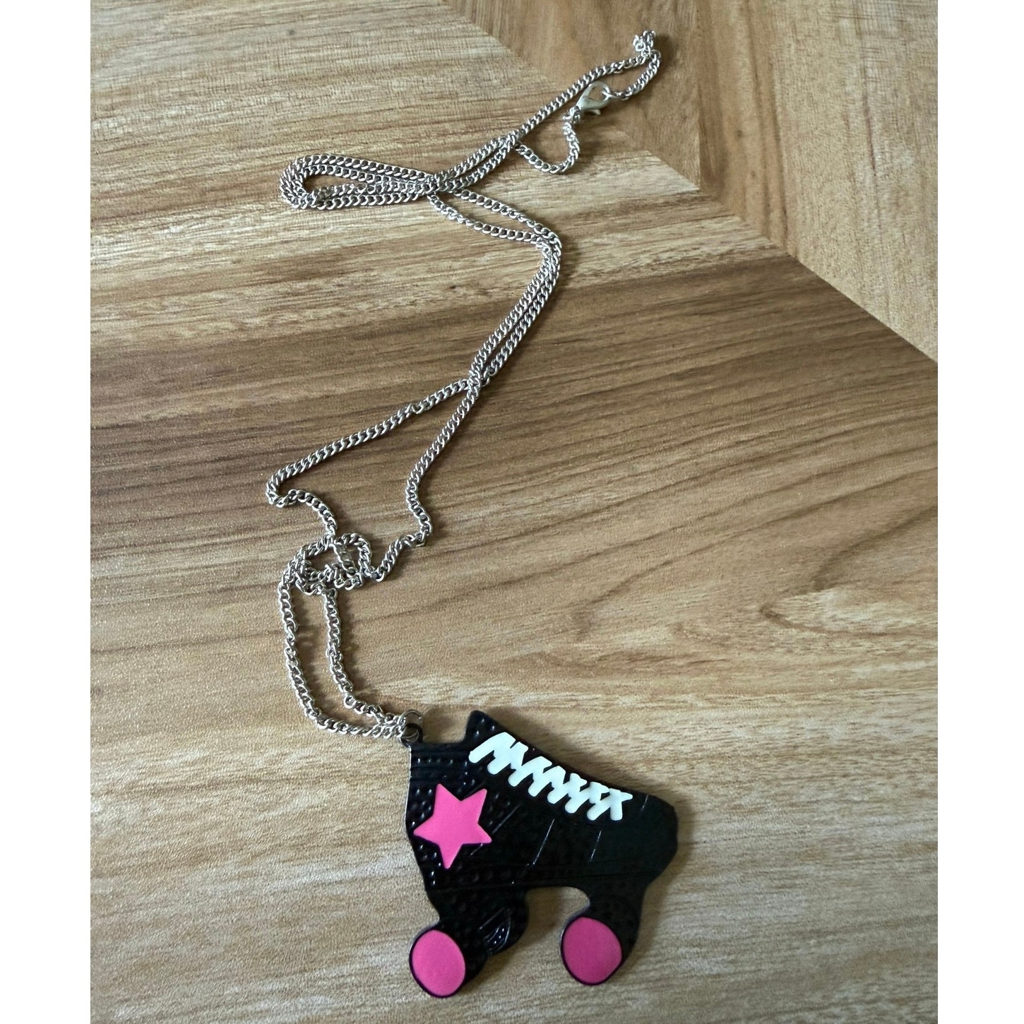 Vintage Hot Topic Roller Skate Black And Pink Metal Cut-Out Layering Necklace 9$